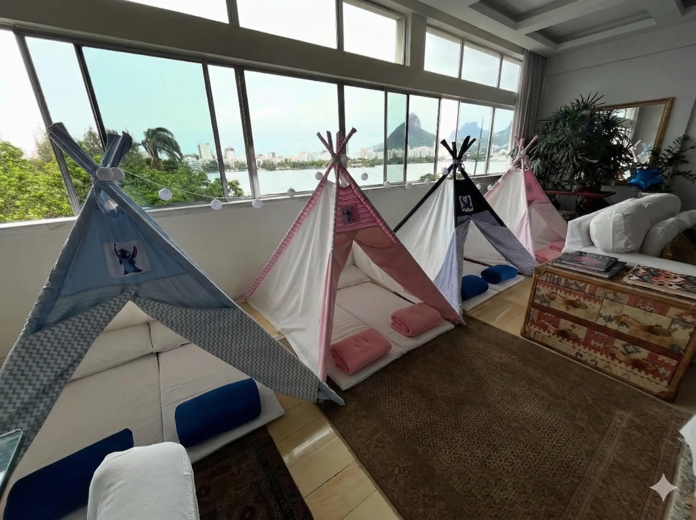 Festa do pijama infantil com barracas decoradas